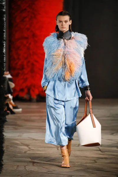 Look 3